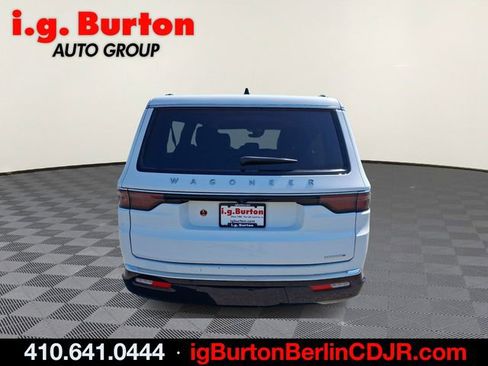 Used 2024 Jeep Wagoneer L Series II RWD image 5