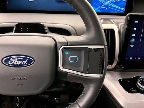Used 2025 Ford Expedition Active AWD/4WD image 28