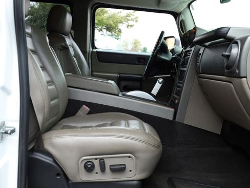 Used 2003 HUMMER H2 w/ Preferred Equipment Group image 16