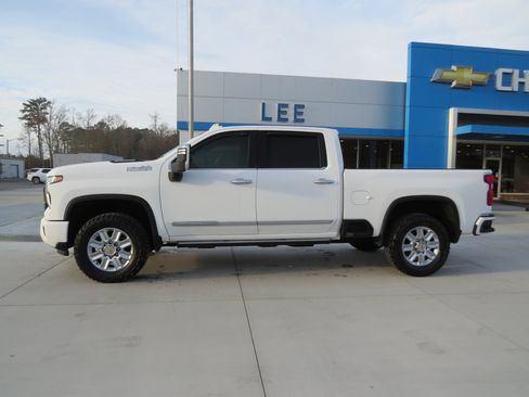 Used 2024 Chevrolet Silverado 2500 High Country w/ High Country Premium Package image 2