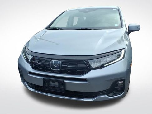 Used 2025 Honda Odyssey Touring image 2