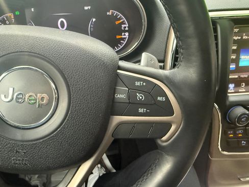 Used 2016 Jeep Grand Cherokee Laredo 75th Anniversary image 17