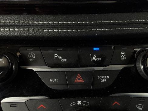 Used 2025 Chrysler Pacifica Limited FWD image 40