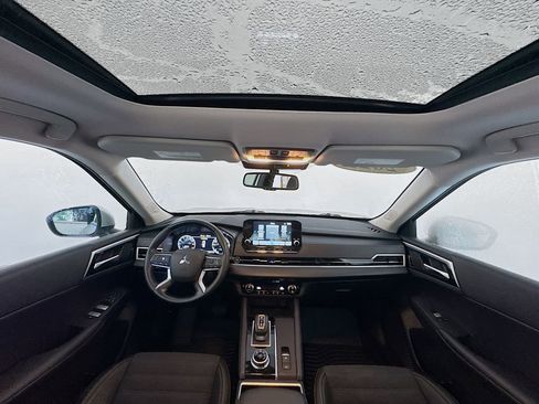 Used 2023 Mitsubishi Outlander SE image 40