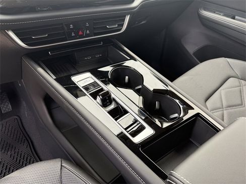 Certified 2025 Volkswagen Atlas SE image 15