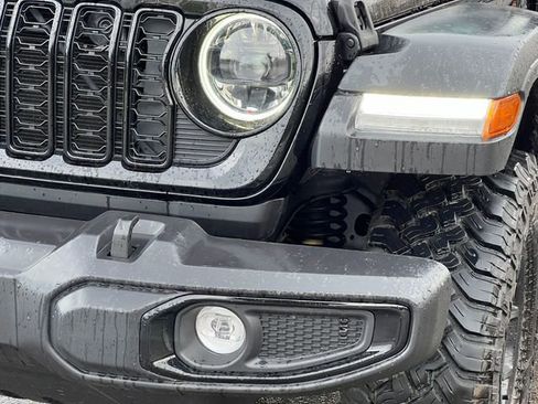 Used 2024 Jeep Wrangler Willys image 33