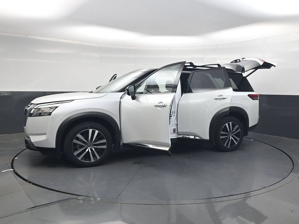 Used 2025 Nissan Pathfinder Platinum FWD image 49