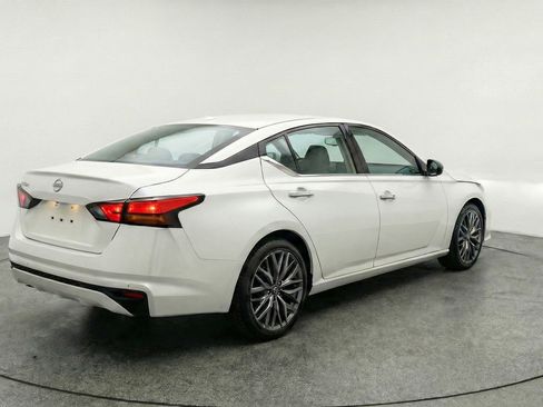 Used 2025 Nissan Altima 2.5 SV image 9