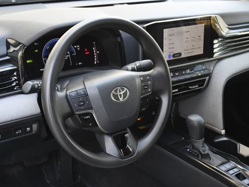 Used 2025 Toyota Camry LE w/ Convenience Package FWD image 22