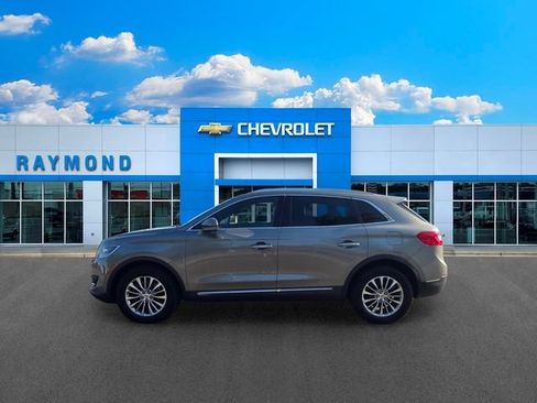 Used 2017 Lincoln MKX Select w/ Select Plus Package AWD/4WD image 5