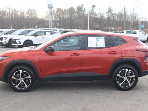 Used 2024 Chevrolet Trax RS w/ Driver Confidence Package image 4