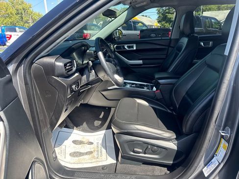 Used 2024 Ford Explorer XLT w/ Equipment Group 202A AWD/4WD image 27
