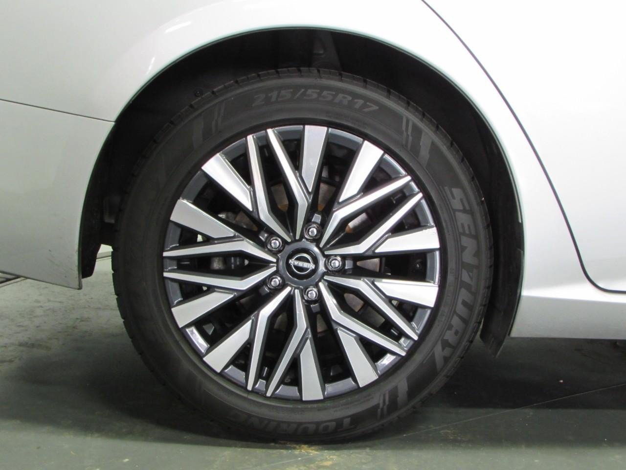 Used 2024 Nissan Altima 2.5 SV w/ SV Premium Package FWD image 9