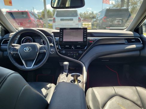 Used 2022 Toyota Camry XLE image 16