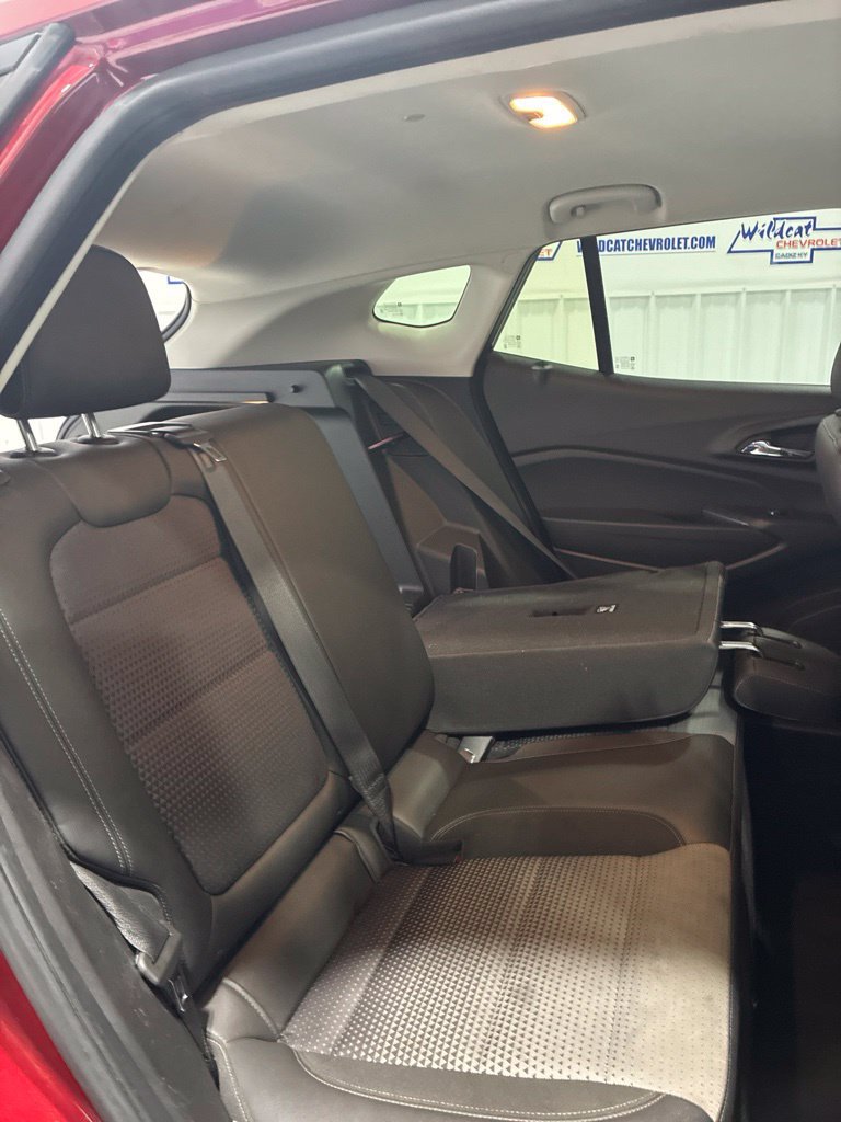Used 2025 Chevrolet Trax LT FWD image 33