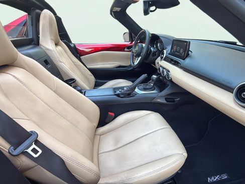 Used 2019 MAZDA MX-5 Miata RF Grand Touring RWD image 25