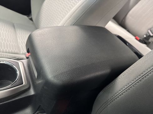 Certified 2017 Toyota Tacoma SR5 image 31