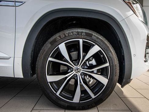 Used 2024 Volkswagen Atlas SEL Premium R-Line AWD/4WD image 5