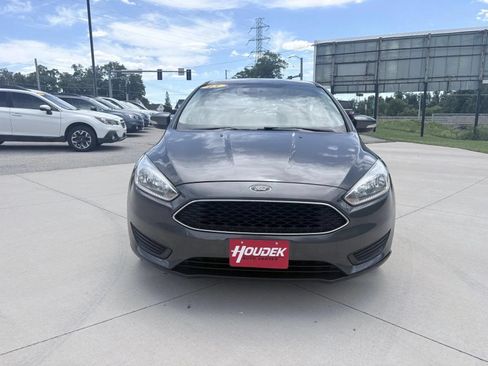 Used 2015 Ford Focus SE FWD image 2