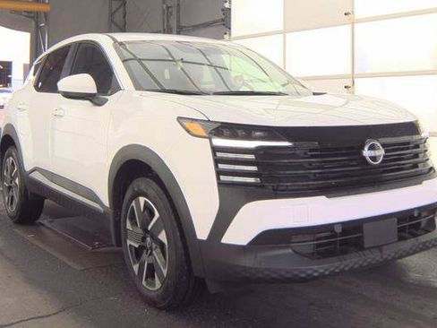 Used 2025 Nissan Kicks SV w/ Charging Package image 2