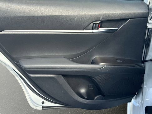 Used 2023 Toyota Camry SE image 12