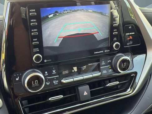 Used 2020 Toyota Highlander XLE FWD image 20
