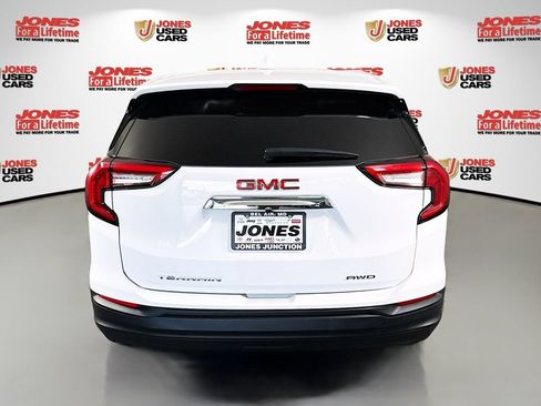 Used 2024 GMC Terrain SLE AWD/4WD image 13