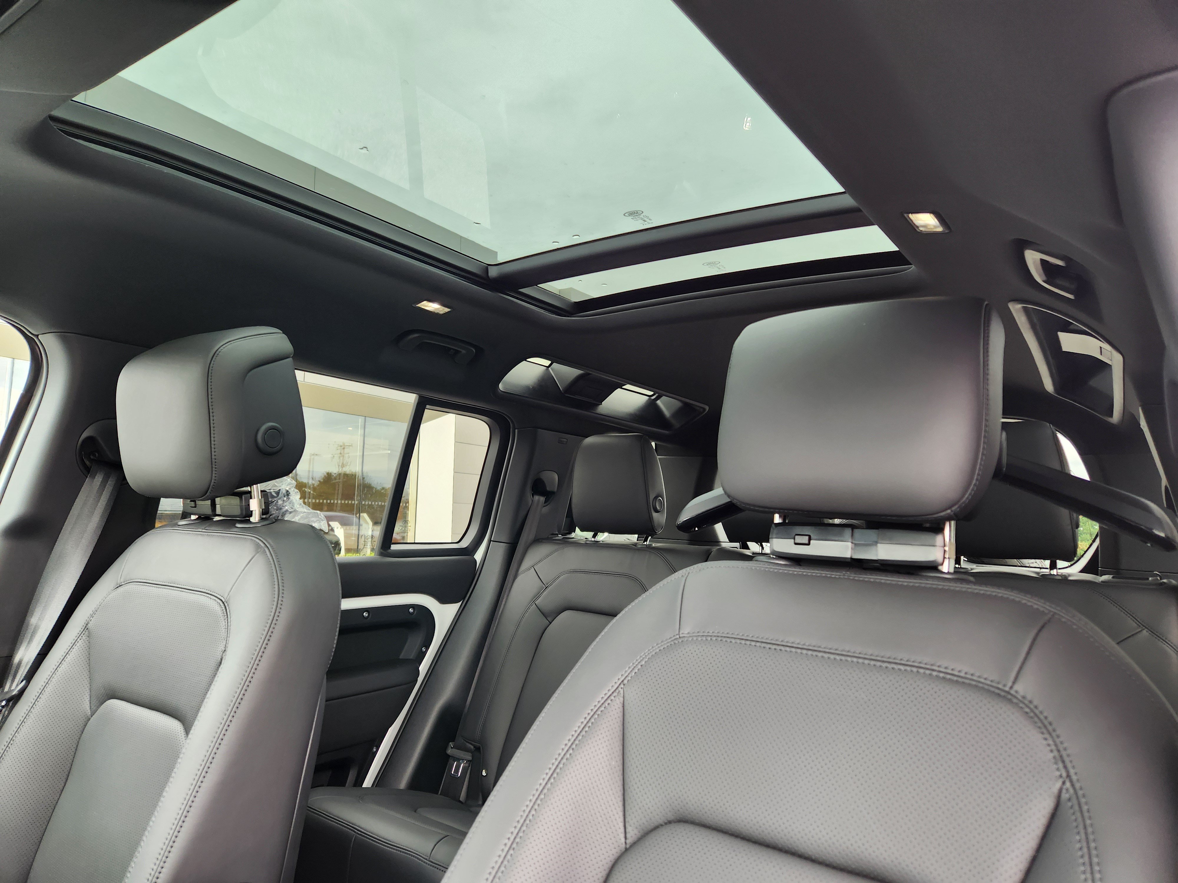 New 2026 Land Rover Defender 110 X-Dynamic SE AWD/4WD image 10