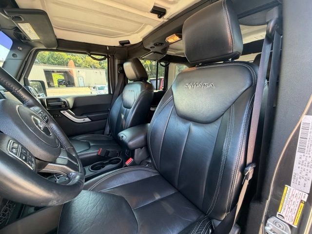 Used 2017 Jeep Wrangler Unlimited Sahara w/ Connectivity Group AWD/4WD image 20