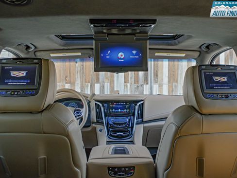 Used 2019 Cadillac Escalade Platinum AWD/4WD image 26