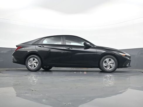 New 2026 Hyundai Elantra SE FWD image 24