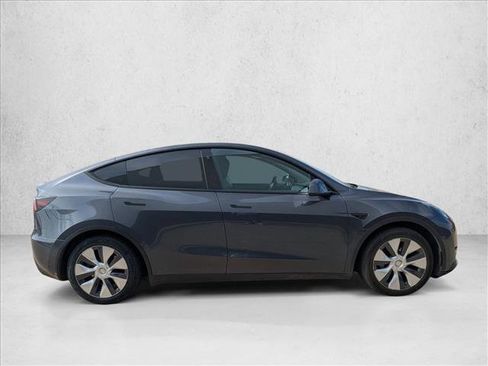 Used 2022 Tesla Model Y Long Range image 4