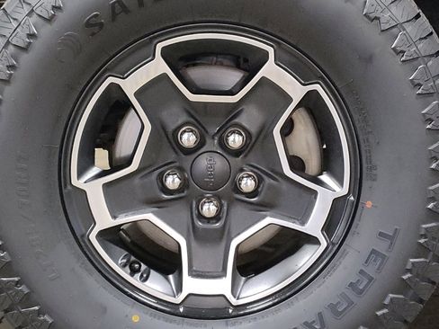 Used 2018 Jeep Wrangler Unlimited Sport S image 31