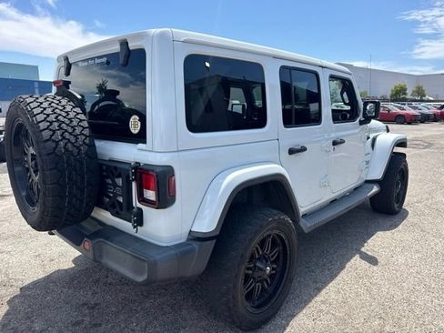 Used 2018 Jeep Wrangler Unlimited Sahara AWD/4WD image 5
