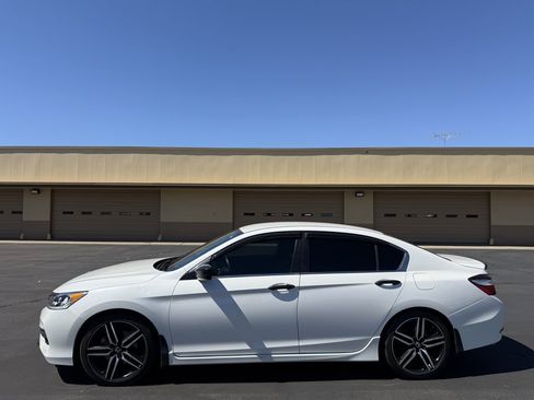 Used 2017 Honda Accord Sport Special Edition image 4