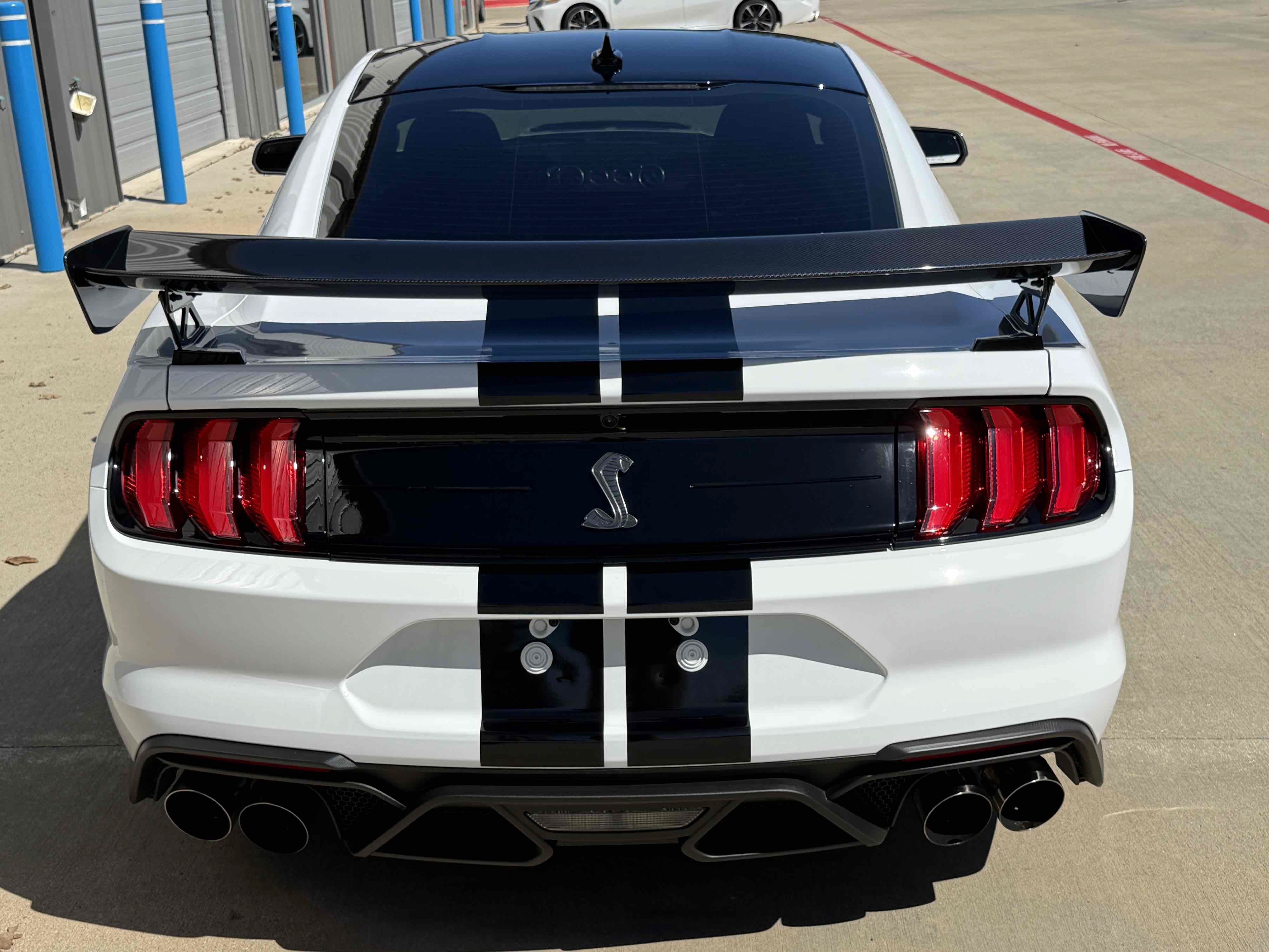 Used 2021 Ford Mustang Shelby GT500 w/ Carbon Fiber Track Pack RWD image 2
