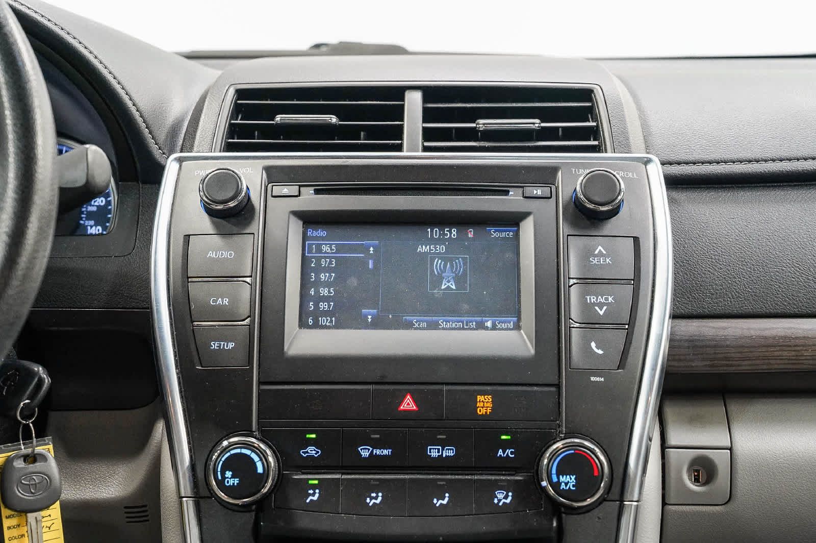 Used 2016 Toyota Camry LE FWD image 14