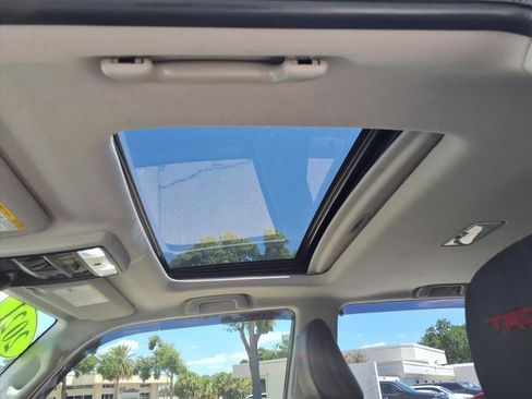 Used 2021 Toyota 4Runner TRD Off-Road Premium w/ Moonroof Package AWD/4WD image 25