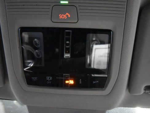 Used 2024 Volkswagen Atlas SE w/ Black Wheel Package image 19