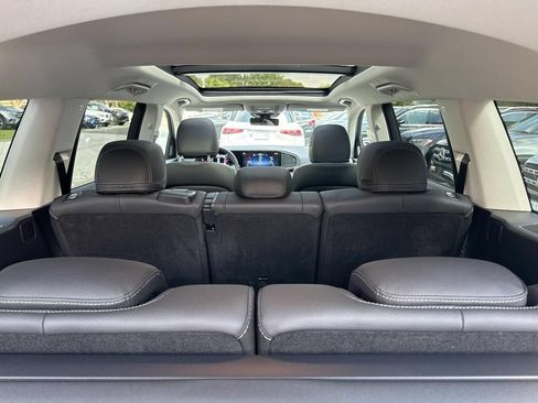 Used 2026 Mercedes-Benz GLS 450 4MATIC image 9