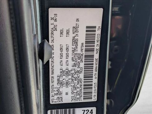 Used 2018 Toyota Tacoma TRD Sport w/ Technology Package RWD image 24