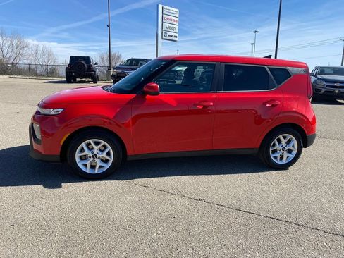 Used 2022 Kia Soul S FWD image 3