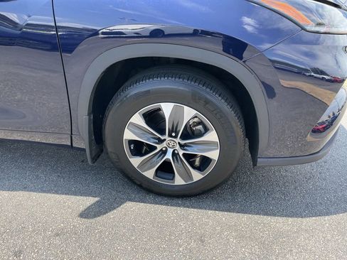 Used 2021 Toyota Highlander XLE image 11