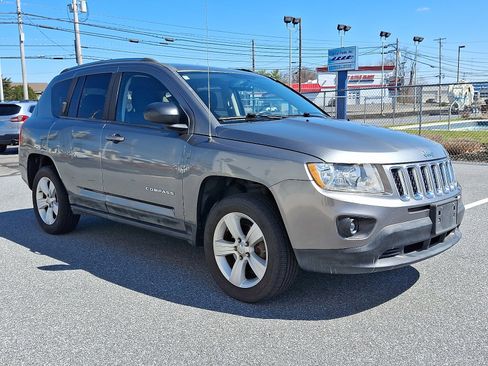 Used 2011 Jeep Compass 4WD image 3