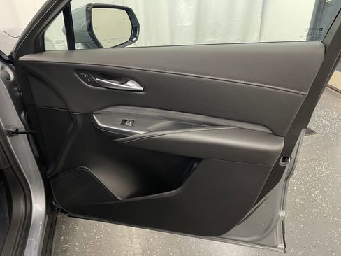 Used 2025 Cadillac XT4 Premium Luxury image 7