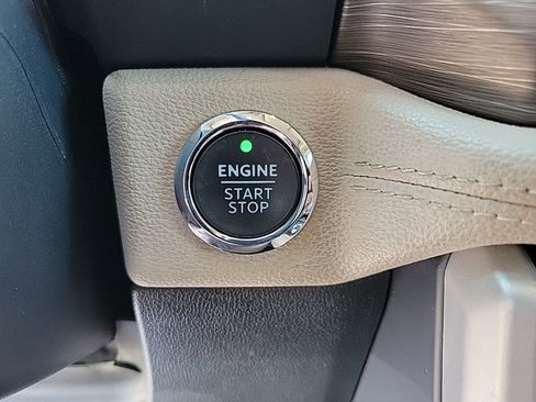 Used 2023 Ford Expedition Limited image 25