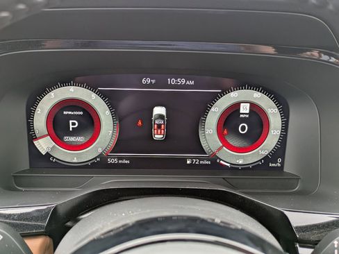 Used 2025 Nissan Pathfinder Platinum image 17