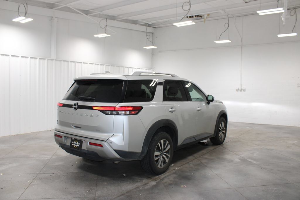 Used 2025 Nissan Pathfinder SL FWD image 9