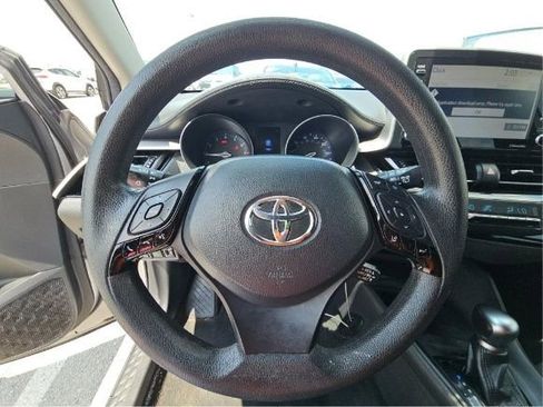 Used 2020 Toyota C-HR LE FWD image 5