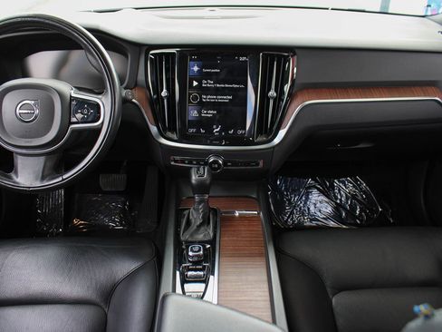 Used 2020 Volvo V60 T5 Momentum w/ Protection Package Premier image 12